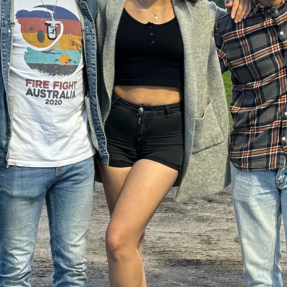 H&M; Size 36 (EUR); Black Demin Short Shorts - Picture 6 of 7